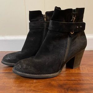 Paul Green Suede Booties in Black. Size 7.